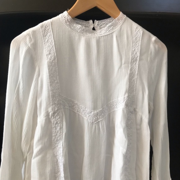 Elegant white mock neck lace top - Picture 2 of 4